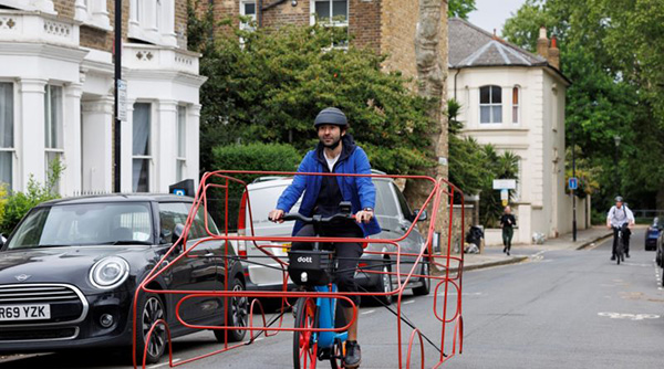 dott e-bike with wreframe car
