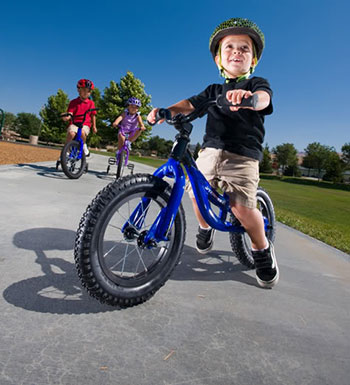 kids cycling