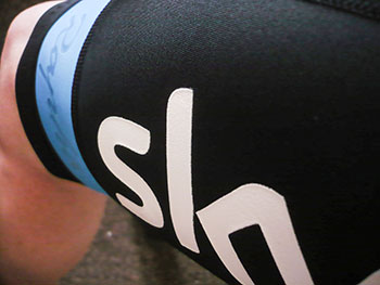 rapha sky pro team kit