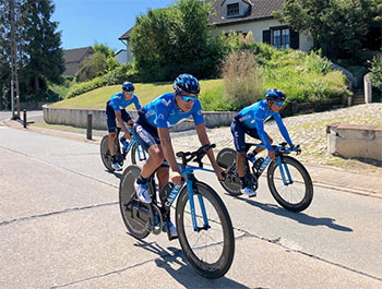 endura movistar team jersey