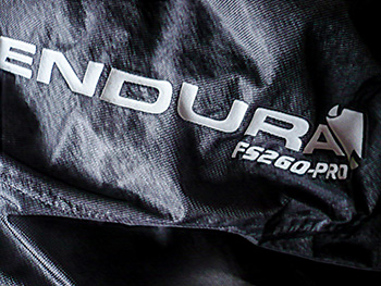 endura adrenaline race cape