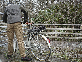 osloh khaki relaxed fit crank trousers